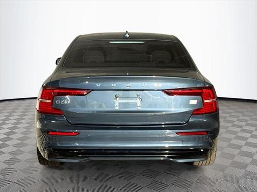 2024 Volvo S60 Recharge Plug-In Hybrid T8 Plus Dark Theme