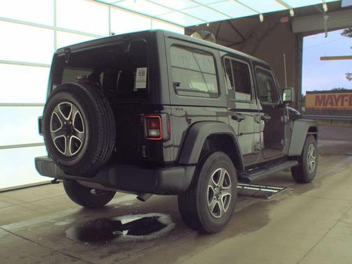 Black Clearcoat 2022 Jeep Wrangler Unlimited Sport