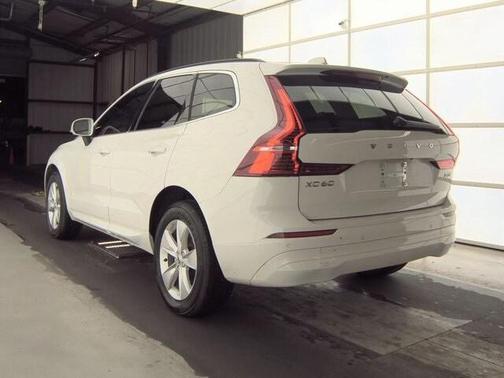 2022 Volvo XC60 B5 Momentum