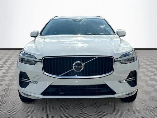 2022 Volvo XC60 B5 Momentum