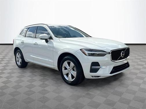 2022 Volvo XC60 B5 Momentum