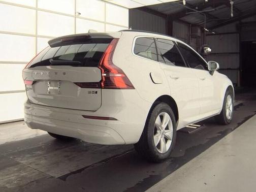 2022 Volvo XC60 B5 Momentum