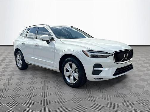 2022 Volvo XC60 B5 Momentum