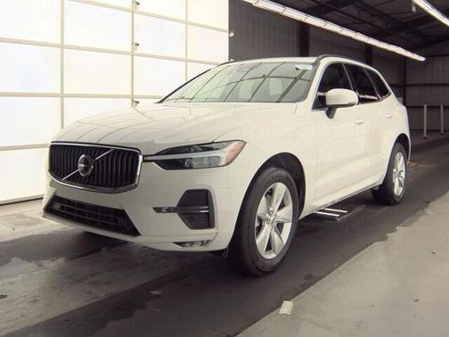 2022 Volvo XC60 B5 Momentum