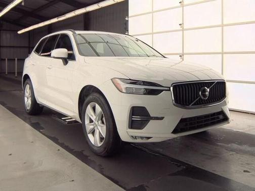 2022 Volvo XC60 B5 Momentum