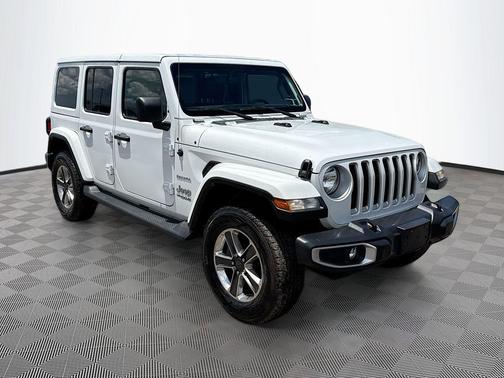 Bright White Clearcoat 2022 Jeep Wrangler Unlimited Sahara