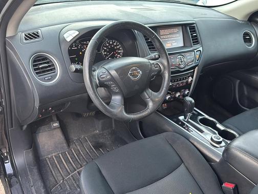 2018 Nissan Pathfinder SV