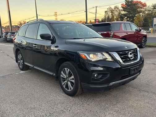 2018 Nissan Pathfinder SV