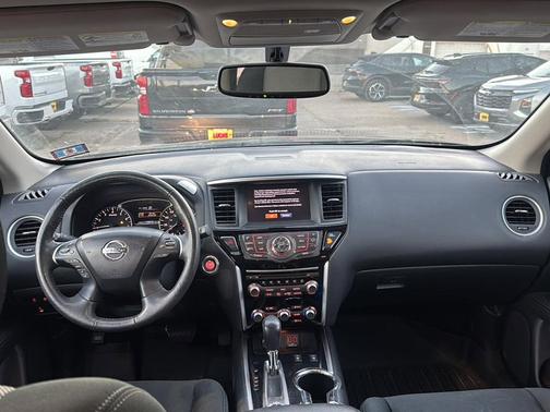 2018 Nissan Pathfinder SV