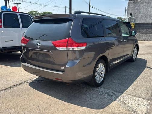 2013 Toyota Sienna XLE