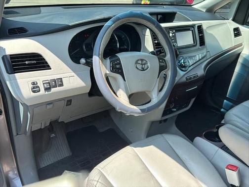 2013 Toyota Sienna XLE