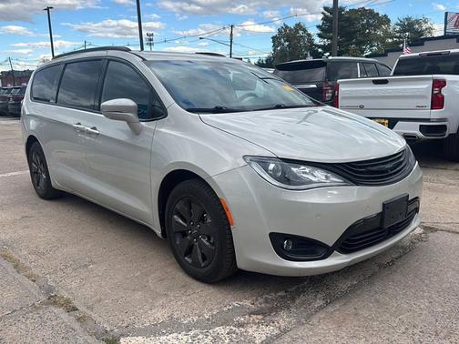 2019 Chrysler Pacifica Hybrid Limited