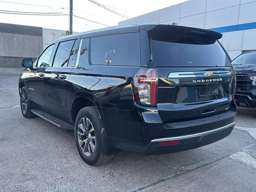 2023 Chevrolet Suburban LT