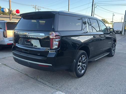 2023 Chevrolet Suburban LT