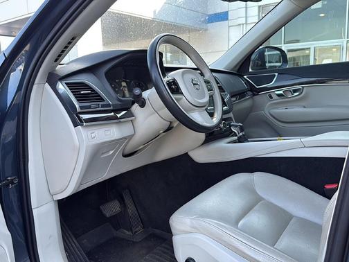 2019 Volvo XC90 T6 Momentum