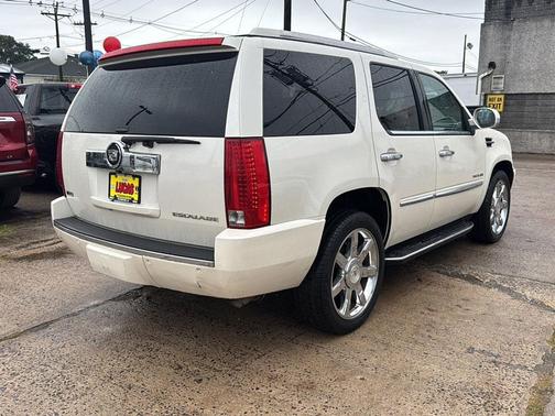 2011 Cadillac Escalade Luxury