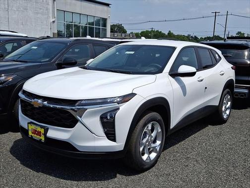 2025 Chevrolet Trax LS