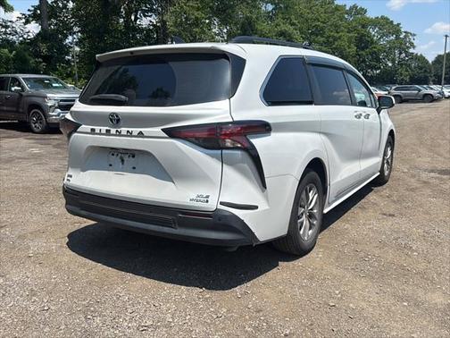 2022 Toyota Sienna XLE 7 Passenger