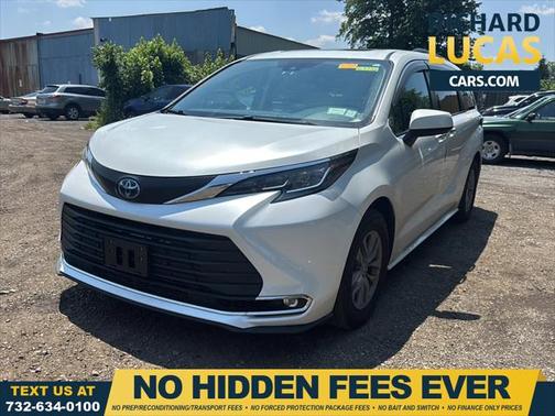 2022 Toyota Sienna XLE 7 Passenger