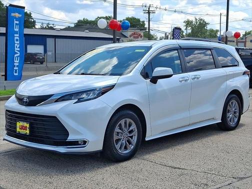 2022 Toyota Sienna XLE 7 Passenger