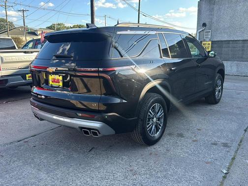 2024 Chevrolet Traverse LT
