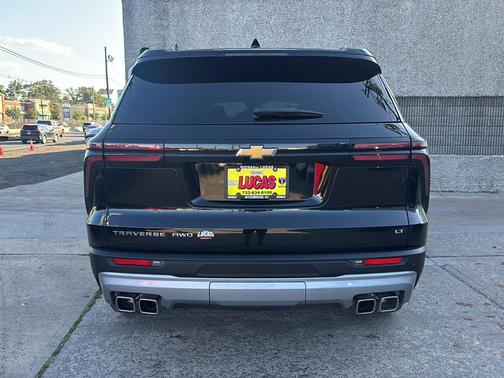 2024 Chevrolet Traverse LT
