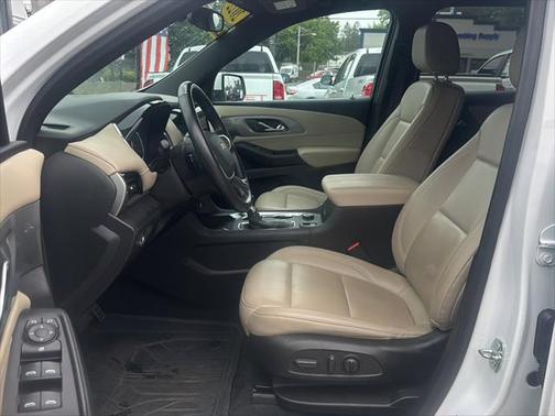 2022 Chevrolet Traverse LT Leather