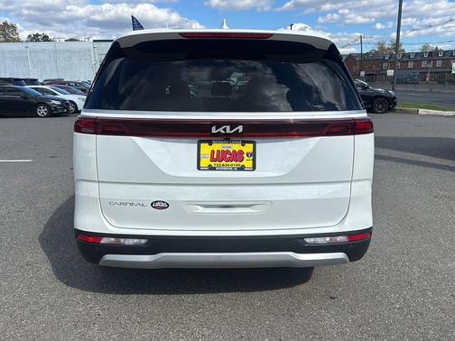 2024 Kia Carnival LX