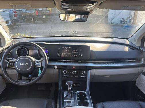 2024 Kia Carnival LX