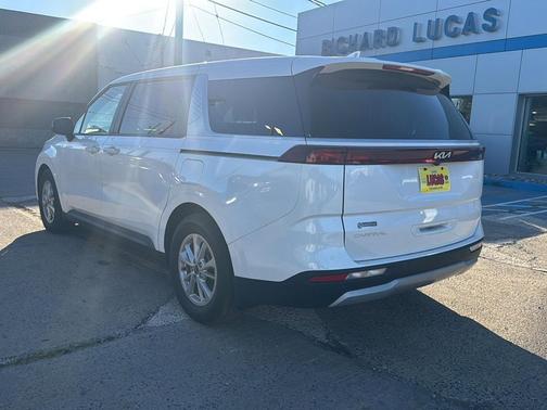 2024 Kia Carnival LX