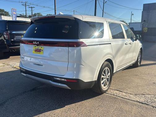 2024 Kia Carnival LX