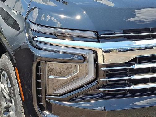 2025 Chevrolet Suburban LT