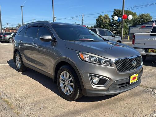 2016 Kia Sorento LX
