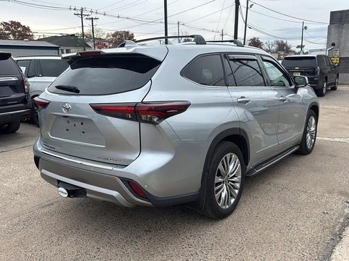2024 Toyota Highlander Platinum