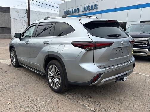 2024 Toyota Highlander Platinum
