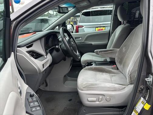 2017 Toyota Sienna LE