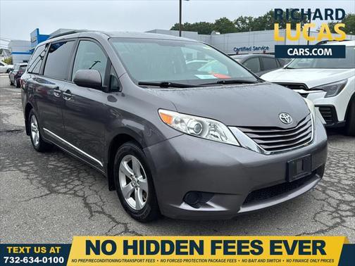 2017 Toyota Sienna LE