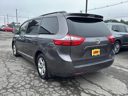 2017 Toyota Sienna LE