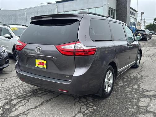 2017 Toyota Sienna LE