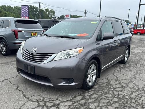 2017 Toyota Sienna LE