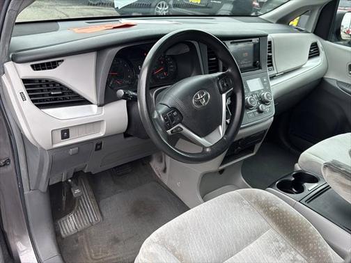 2017 Toyota Sienna LE
