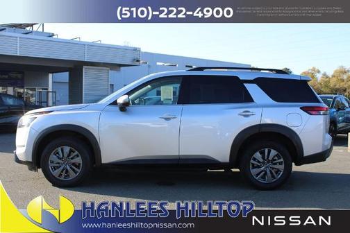 2024 Nissan Pathfinder SV