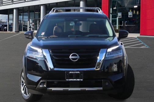Photo 2 of 30 of 2022 Nissan Pathfinder Platinum