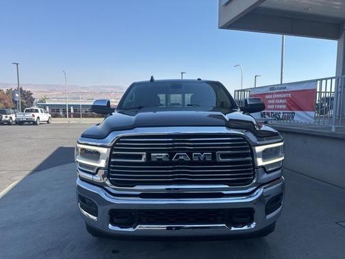 2021 RAM 3500 Laramie Crew Cab 4x4 8 Box