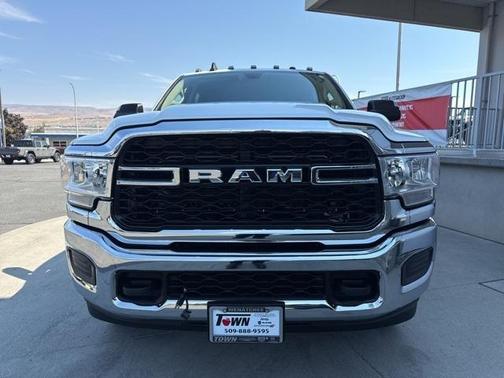 2020 RAM 3500 Tradesman Crew Cab 4x4 8 Box