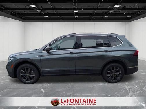 Platinum Gray Metallic 2022 Volkswagen Tiguan 2.0T SE