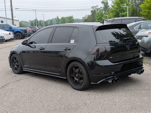 2019 Volkswagen Golf R 2.0T w/DCC & Navigation
