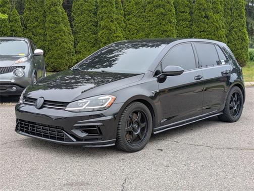 2019 Volkswagen Golf R 2.0T w/DCC & Navigation