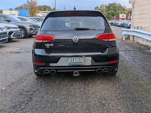 2019 Volkswagen Golf R 2.0T w/DCC & Navigation