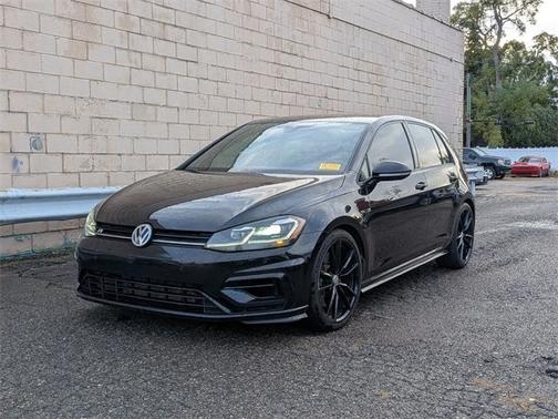 2019 Volkswagen Golf R 2.0T w/DCC & Navigation